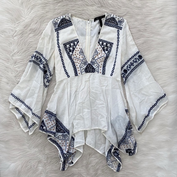 BCBGMaxAzria White Blue Embroidered Long Bell Sleeve Asymmetrical Shirt Blouse - Picture 1 of 8